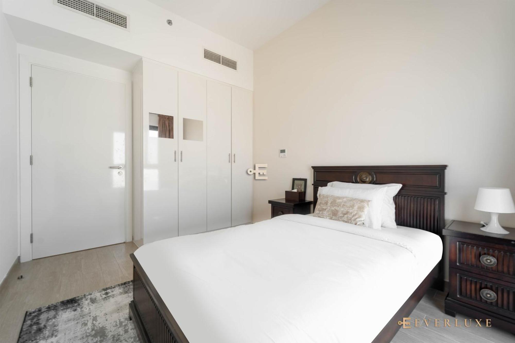 Bright 3br The Nook Near Metro & Mall * Dubai