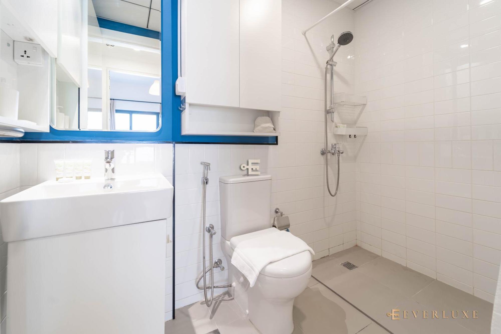 Bright 3br The Nook Near Metro & Mall * Dubai